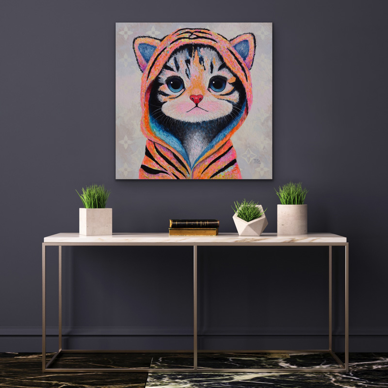 Katze-Tiger-Lilly-Silke-Timpe-Art-2024-2 Mixed-Media-Gemälde „WHISPERS OF NATURE“ – Frauenporträt mit Blüten und Schmetterlingen, Symbol für Vertrauen, Natur und Wandel.