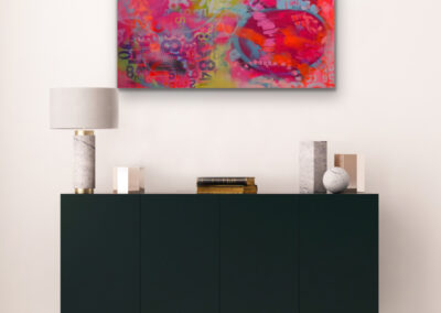 Mixed-Media-Gemälde „CODE OF ROOTS“ – abstraktes Werk mit leuchtenden Farben, Symbol für Herkunft, Energie und innere Stärke.