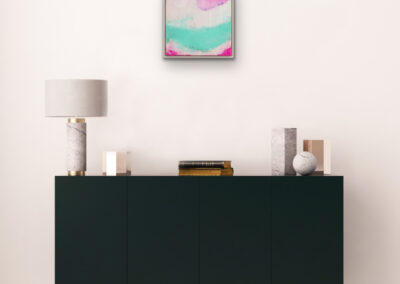 Resin-Kunstwerk „FLOW OF MEMORY“ – abstraktes Werk mit rosa und türkisfarbenen Wellen, Symbol für Erinnerung und Bewegung.