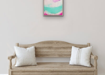 Resin-Kunstwerk „FLOW OF MEMORY“ – abstraktes Werk mit rosa und türkisfarbenen Wellen, Symbol für Erinnerung und Bewegung.