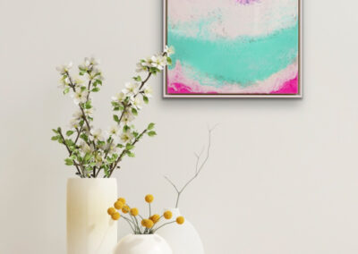 Resin-Kunstwerk „FLOW OF MEMORY“ – abstraktes Werk mit rosa und türkisfarbenen Wellen, Symbol für Erinnerung und Bewegung.