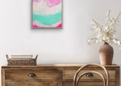 Resin-Kunstwerk „FLOW OF MEMORY“ – abstraktes Werk mit rosa und türkisfarbenen Wellen, Symbol für Erinnerung und Bewegung.