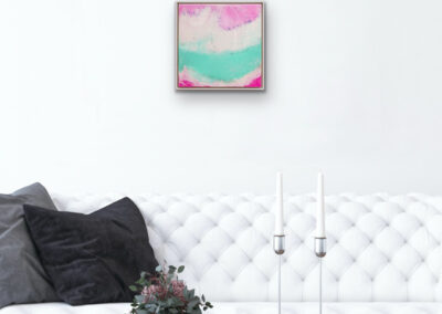 Resin-Kunstwerk „FLOW OF MEMORY“ – abstraktes Werk mit rosa und türkisfarbenen Wellen, Symbol für Erinnerung und Bewegung.