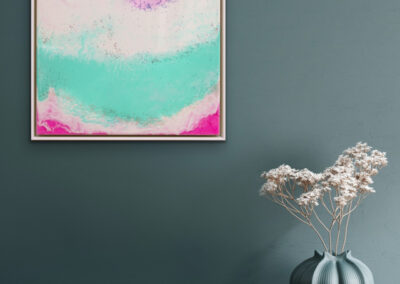 Resin-Kunstwerk „FLOW OF MEMORY“ – abstraktes Werk mit rosa und türkisfarbenen Wellen, Symbol für Erinnerung und Bewegung.