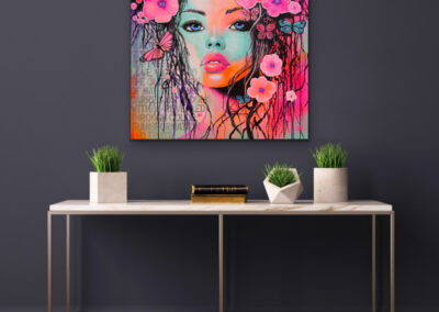 Mixed-Media-Gemälde „WHISPERS OF NATURE“ – Frauenporträt mit Blüten und Schmetterlingen, Symbol für Vertrauen, Natur und Wandel.