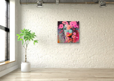 Mixed-Media-Gemälde „WHISPERS OF NATURE“ – Frauenporträt mit Blüten und Schmetterlingen, Symbol für Vertrauen, Natur und Wandel.