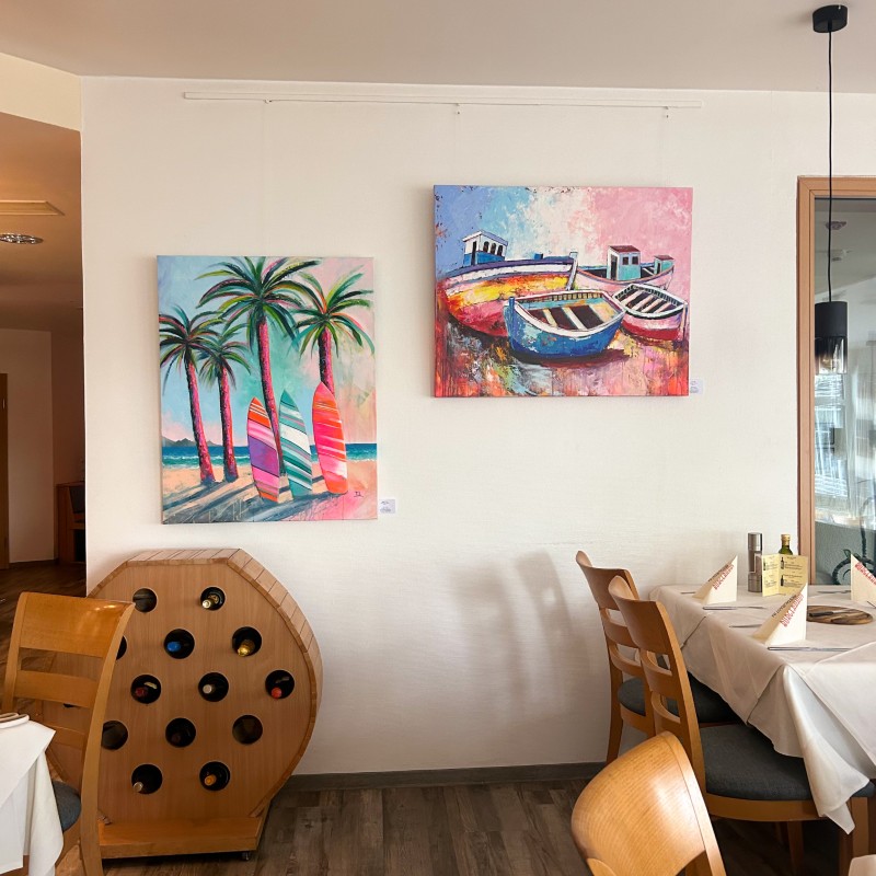 Kunst_im_Buergerhaus_Restaurant_Neu-Anspach (Benutzerdefiniert) Mixed-Media-Gemälde von Silke Timpe in Pink-, Korallen- und Türkistönen – inspiriert von den stillen Stimmen der Natur.