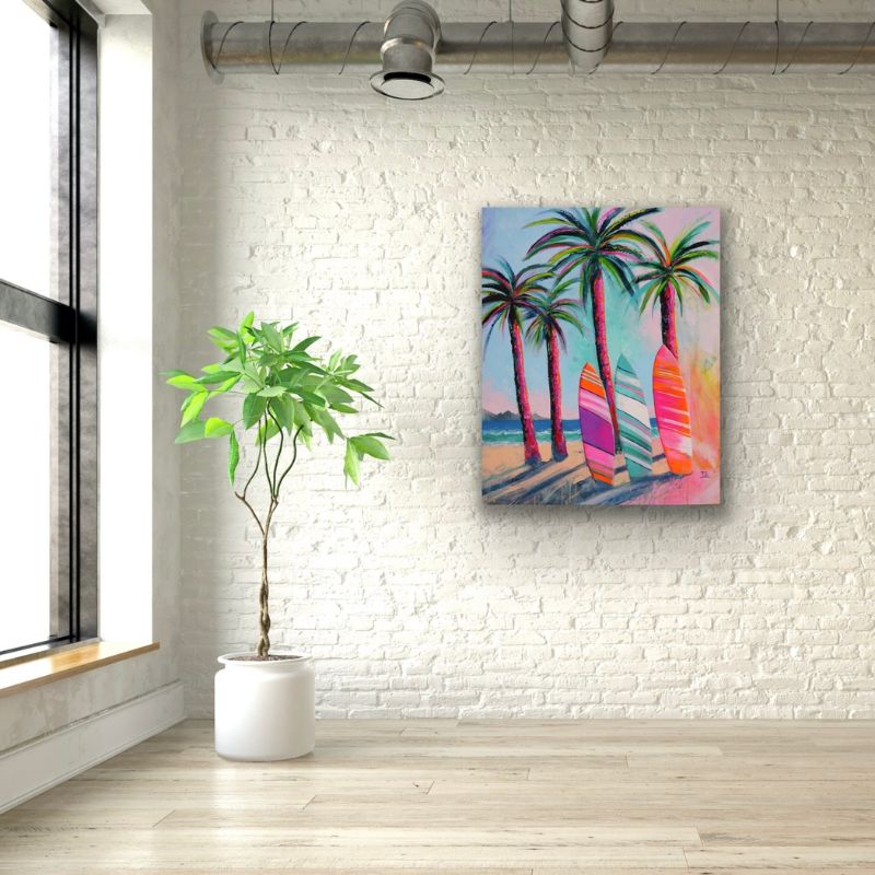 Tropical Sunset – Moderne Palmenkunst Tropisches Palmenbild mit leuchtendem Sonnenuntergang in modernem Loft Interior als farbenfrohe Happy Art Wandkunst ©Silke Timpe - Happy Art