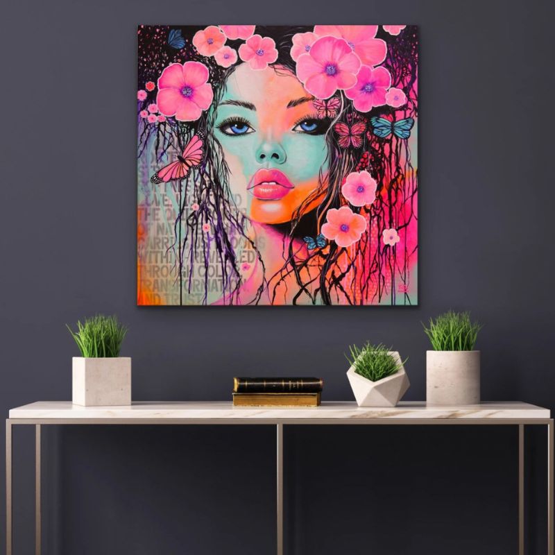Farbenfrohes Pop Art Frauenportrait mit Blumenkranz und expressiver Neon-Farbwelt in elegantem Interior ©Silke Timpe - Happy Art